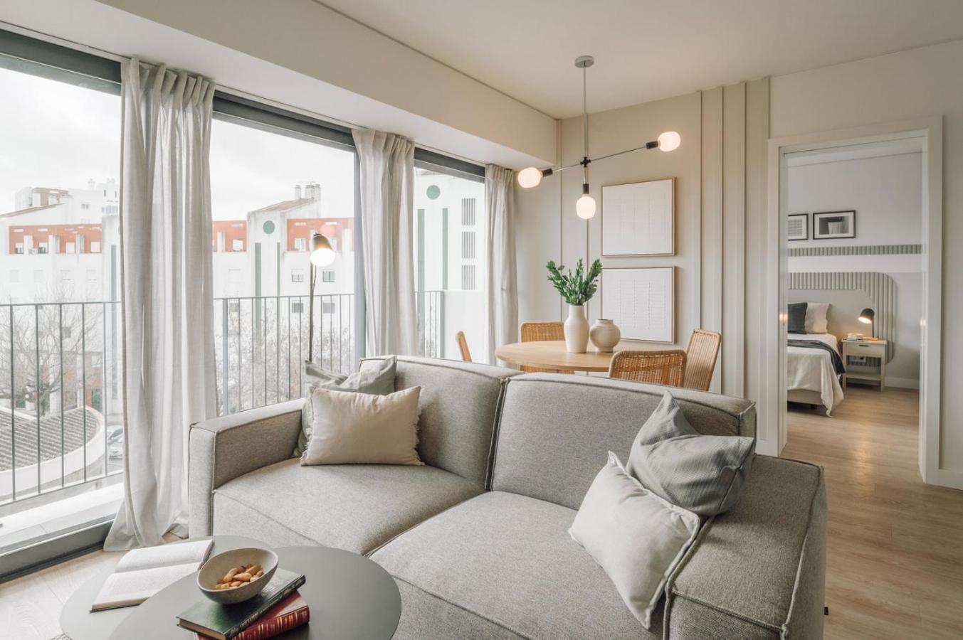Cacela - 1 Bedroom & Balcony In Parque Nacoes * Lissabon